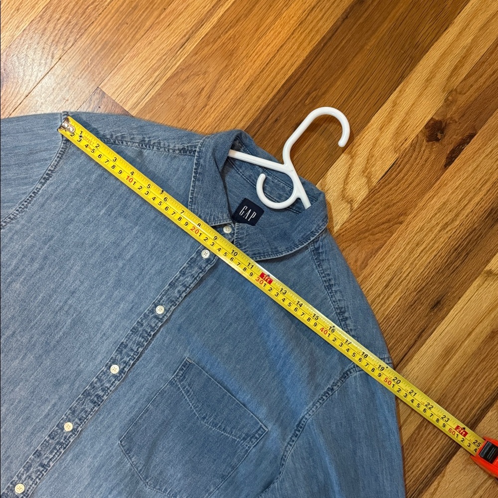 GAP Women’s Crop Light Blue Denim Shirt, size large tall - Picture 8 of 12